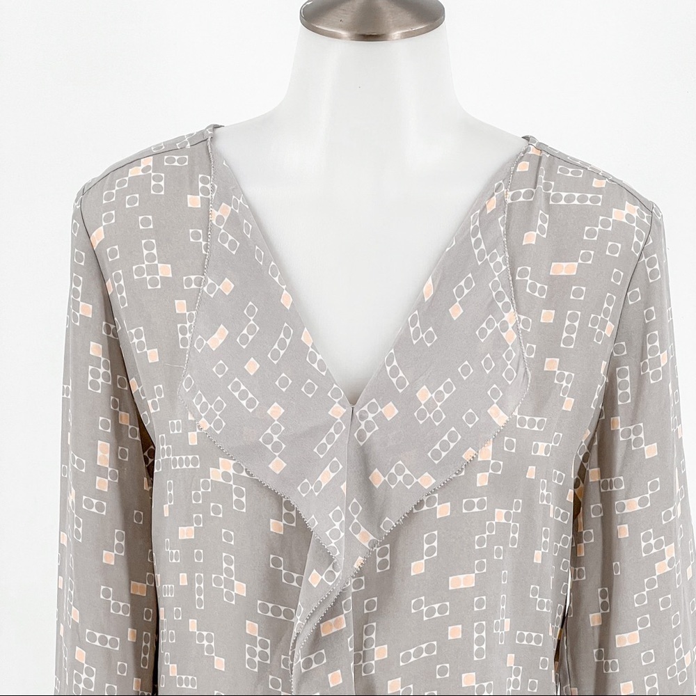 Halogen Large  blouse Gray, pink Soft geometric Pattern V Neck Ruffle! - Picture 2 of 8